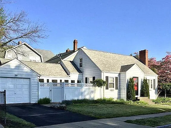 3 bed, 1207 sqft, $2,850 — Photo 2