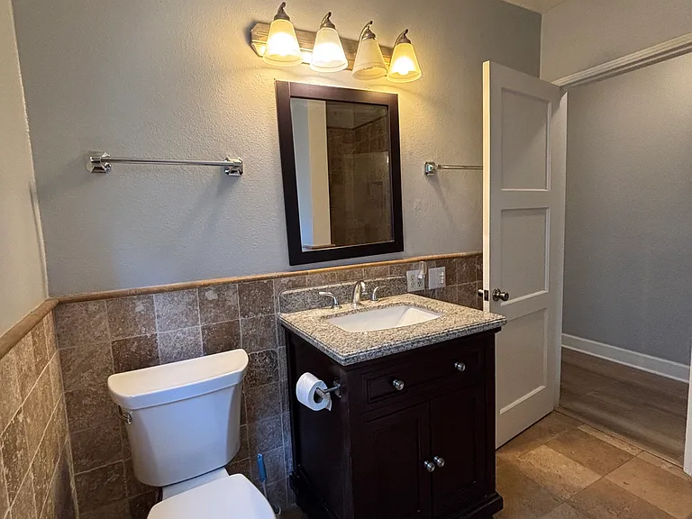 419 N Citrus St — Photo 13