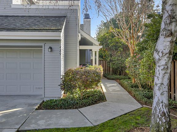 2nd image of 429 Mountain Laurel Ct