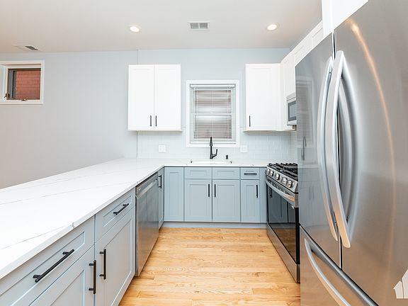 3rd image of 2338 N Greenview Ave #2