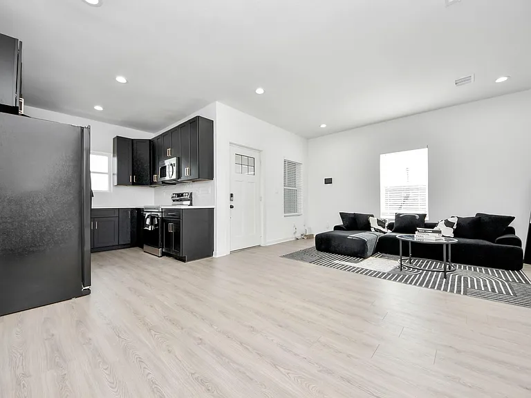 9732 Tuffly St #B — Photo 11
