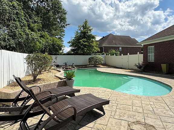 2nd image of 3561 Victoria Dr