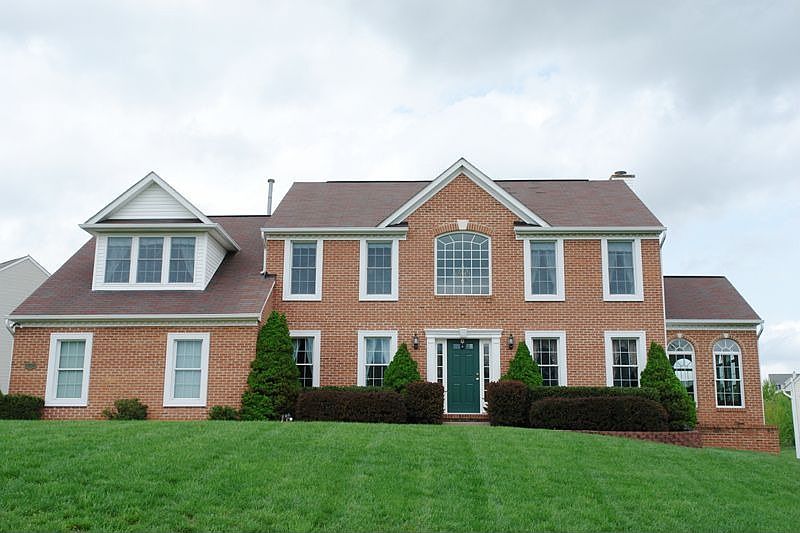 1st image of 4132 Larson Ln