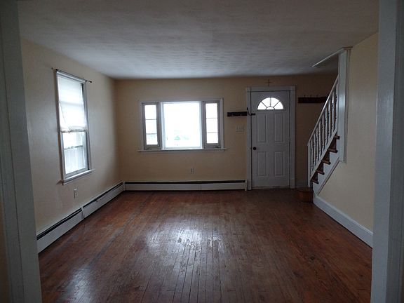 3rd image of 142 Diamond St
