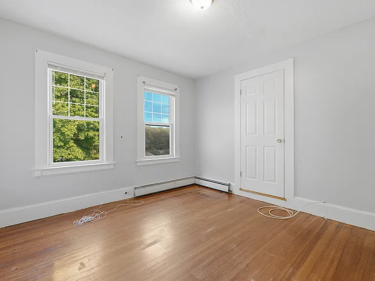 2 Oakland Ave — Photo 7