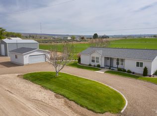 1662 S Thacker Rd, Hammett, ID 83627
