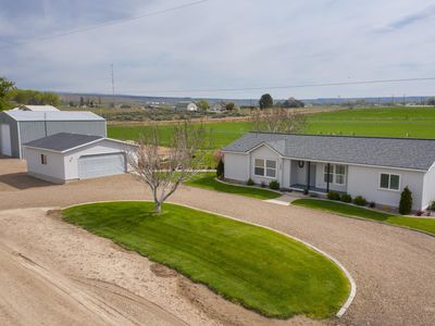 1662 S Thacker Rd, Hammett, ID, 83627