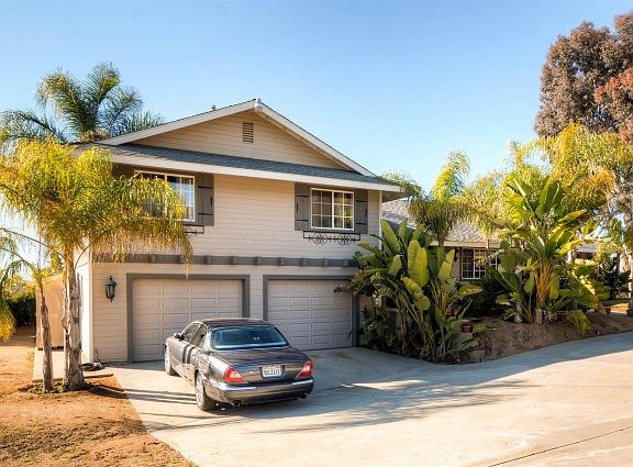 3rd image of 12457 Montanya Dr