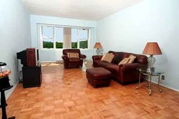 Sold by Douglas Elliman | media 22