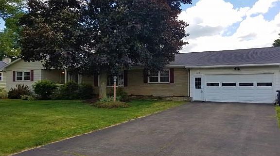 3rd image of 112 Holiday Dr