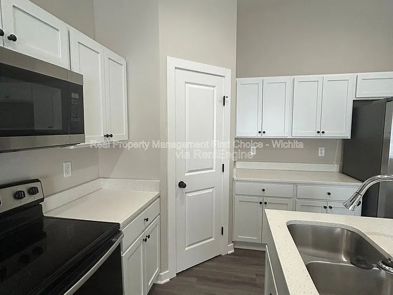 1736 E Decarsky Ct — Photo 13