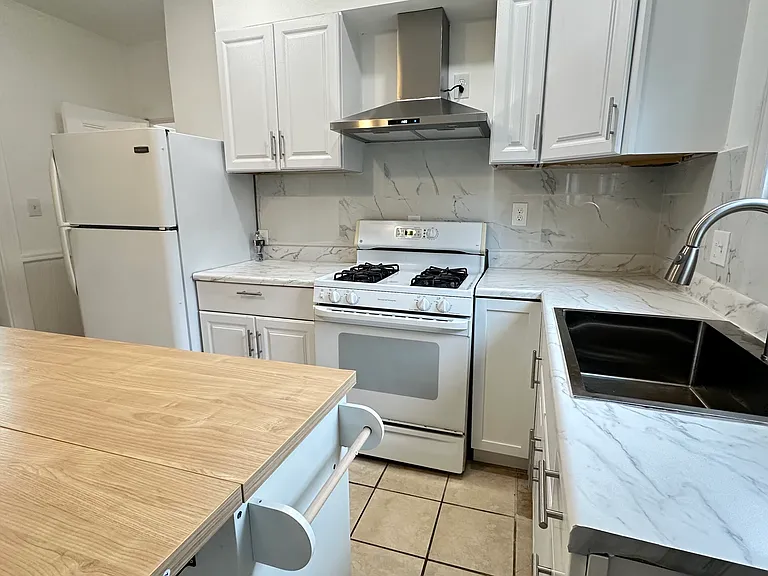 76 Faywood Ave #2 — Photo 3