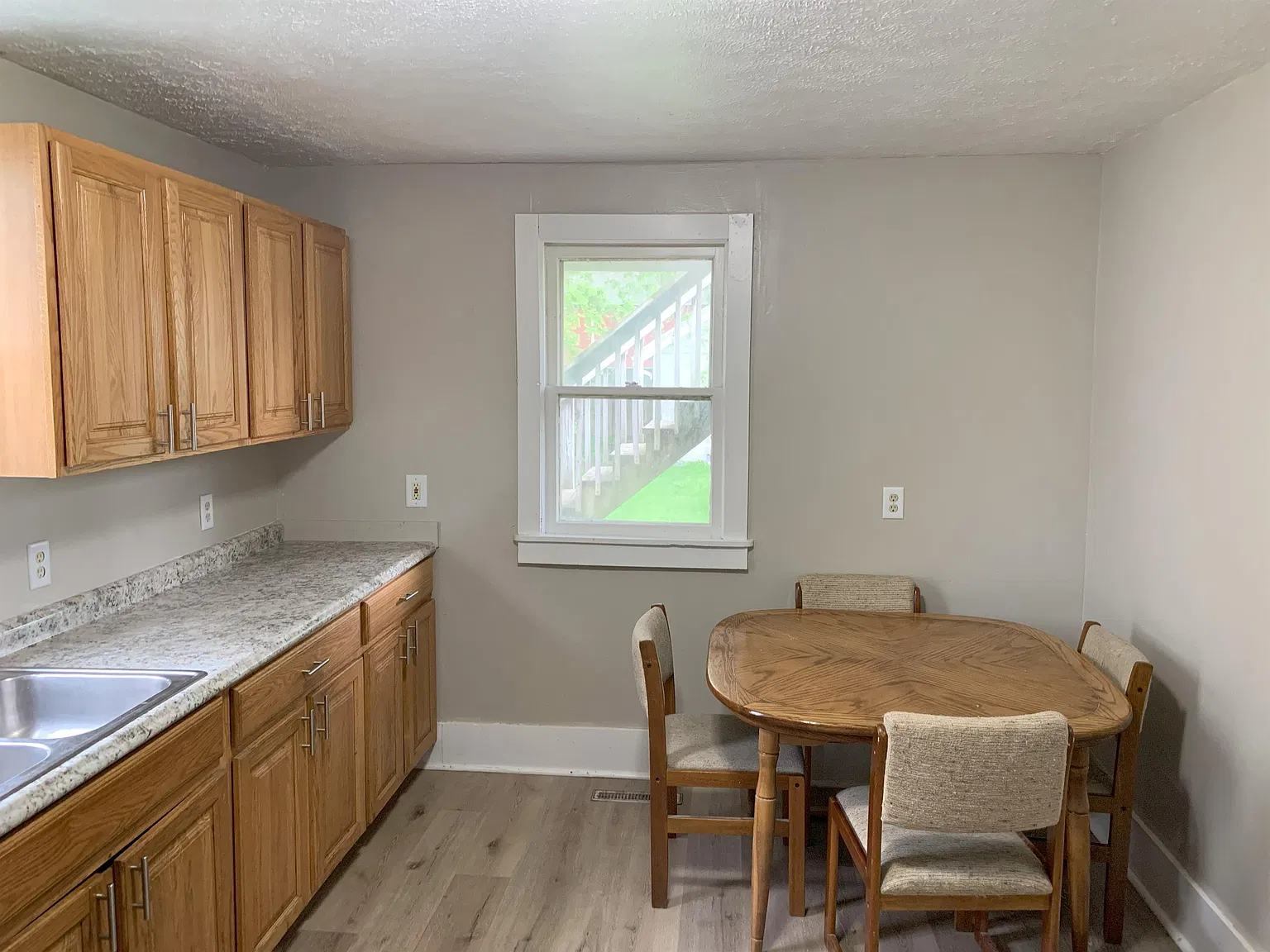 1031 Benton St - 1 — Photo 2