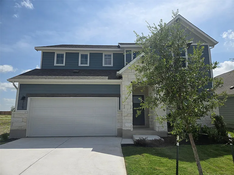 715 Universal Dr — Photo 1