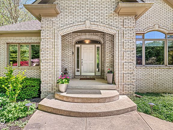 3rd image of 7421 Meadow Violet Ct