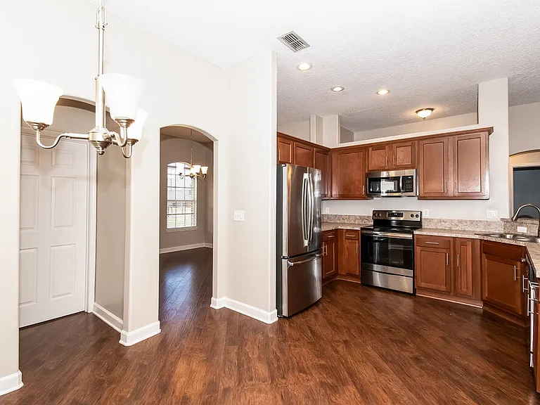 299 Thornbrook Ct — Photo 4