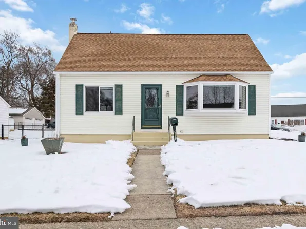 4201 Chandler Dr, Brookhaven, PA 19015