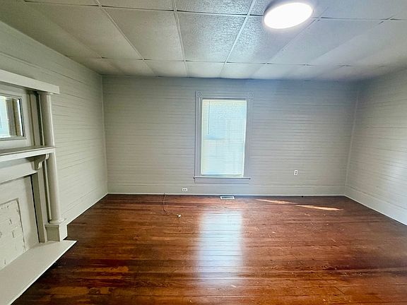 4th image of 300 Wood St
