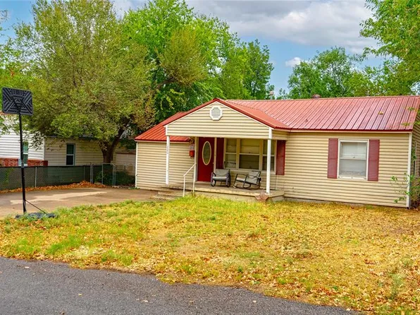 1220 W Texas Ave, Chickasha, OK 73018