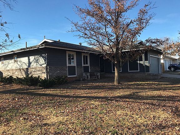 3rd image of 101 Leslie St