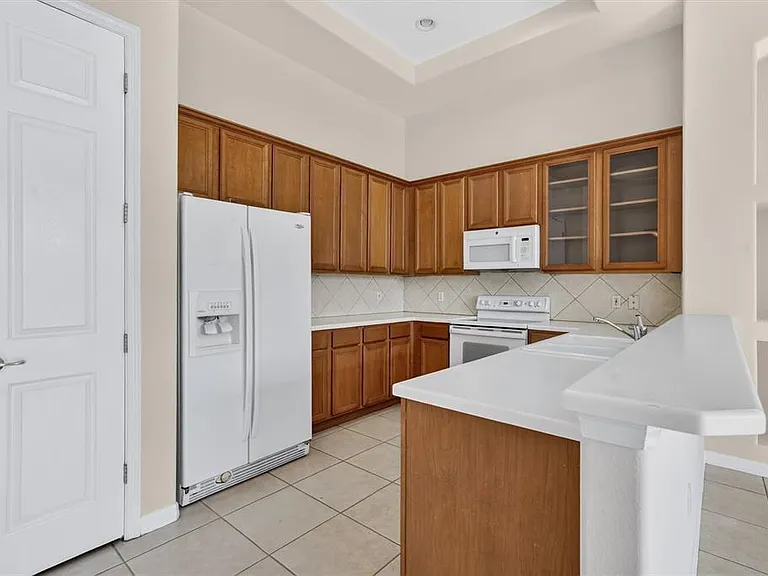 8506 Saint Marino Blvd — Photo 14