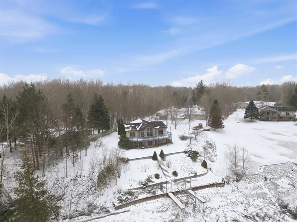 880 Sutherly Rd, Beaverton, MI 48612