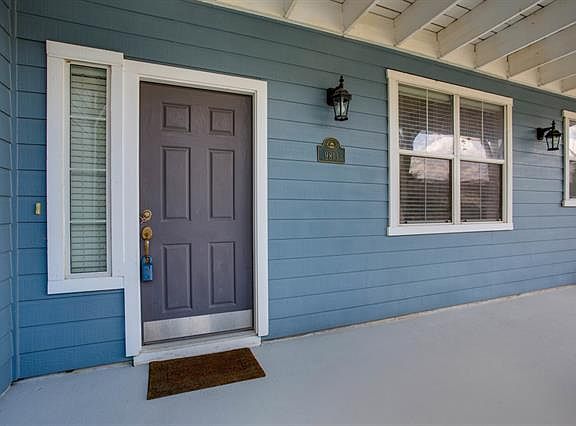 3rd image of 9813 Marthas Vineyard Cir