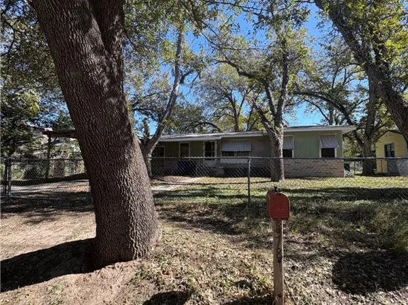 878 E Torrey St, New Braunfels, TX 78130