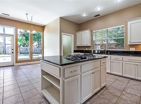 5th image of 251 Chestnut Oak Dr