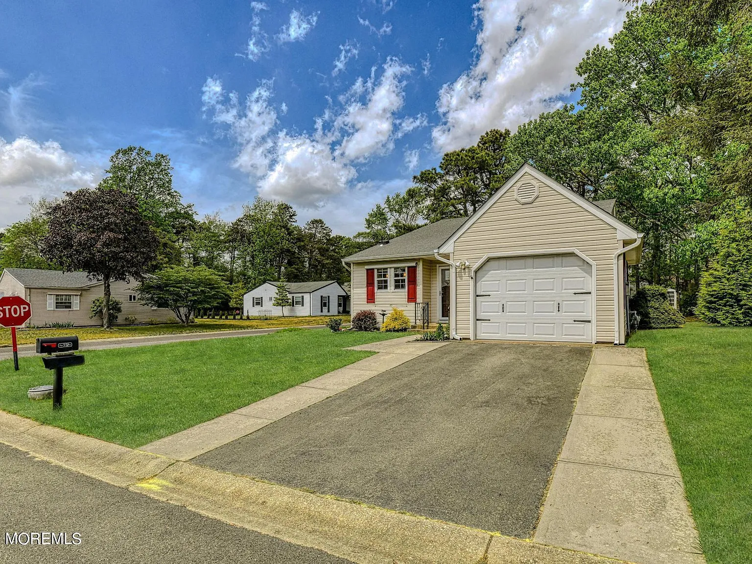 2 bed, 1.5 bath, 1101 sqft, $2,200 — Photo 2
