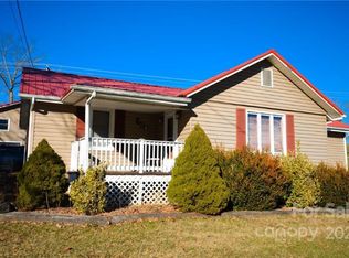408 Sunny Dr, Waynesville, NC 28786