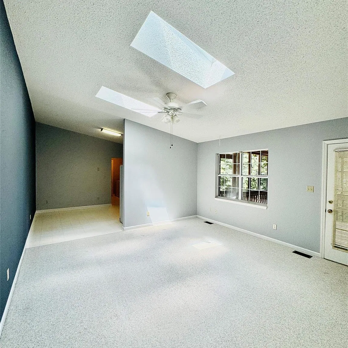 3 bed, 2.0 bath, 1220 sqft, $1,950 — Photo 3