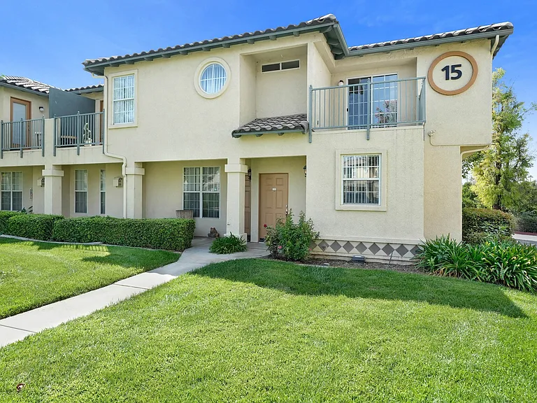 La Villa Apartments — Photo 10