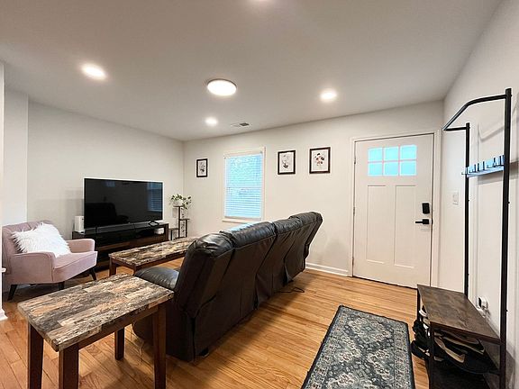 3rd image of 1116 E Geer St Unit A