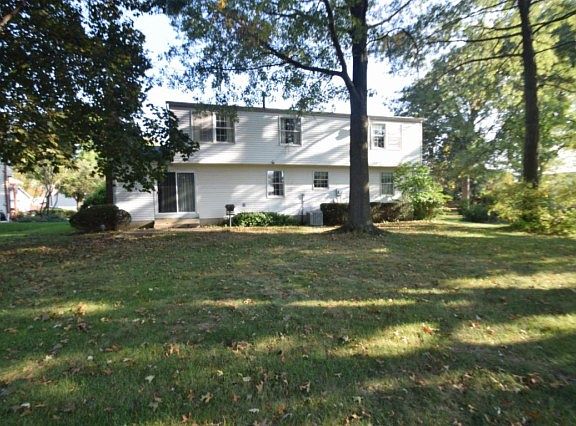 3rd image of 916 Gosfield Gate Ct