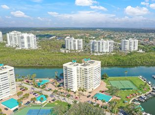25 Bluebill Ave APT 201, Naples, FL 34108