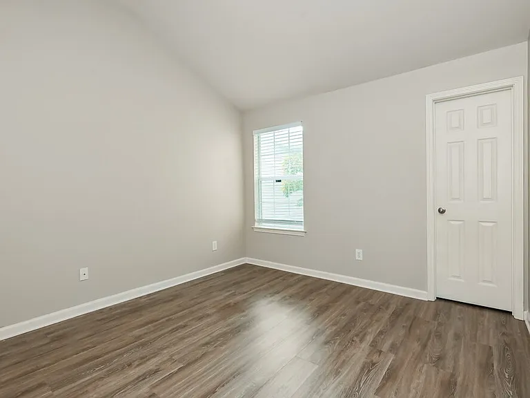 414 Hidden Creek Ct — Photo 13