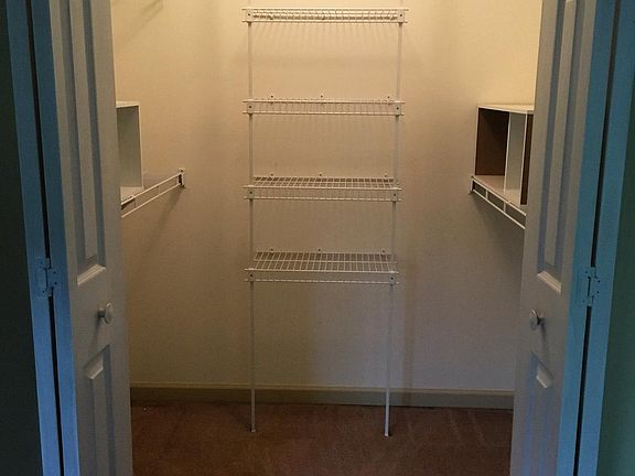 5th image of 313 Bainbridge Dr APT A
