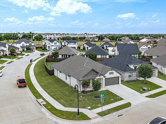 2nd image of 305 Ember Cir