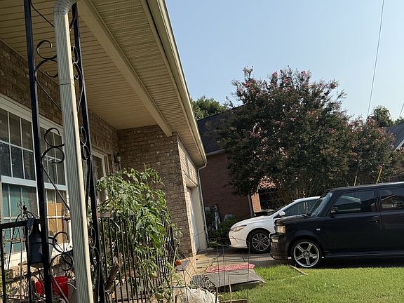 4th image of 1024 Summerview Ct