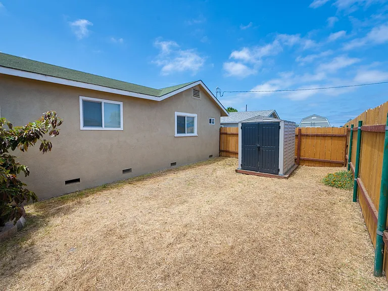 1053 Florence St — Photo 28