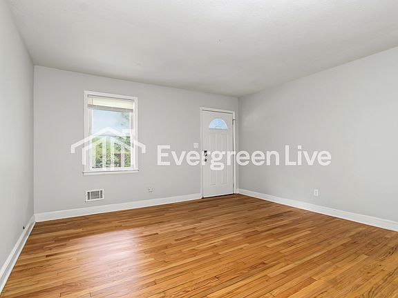 3rd image of 324 Waterford Dr