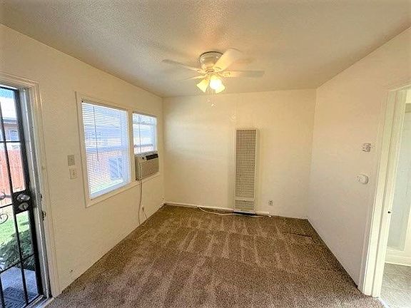 5th image of 303 E Oak St #C3