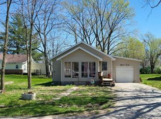 1820 Spring St, Vandalia, IL 62471