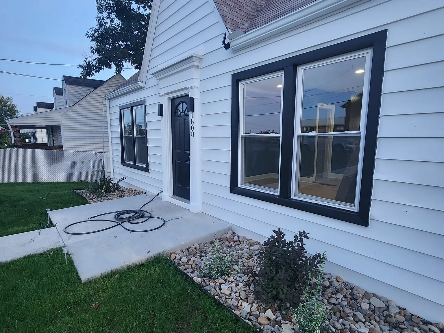 3 bed, 1000 sqft, $2,100 — Photo 2