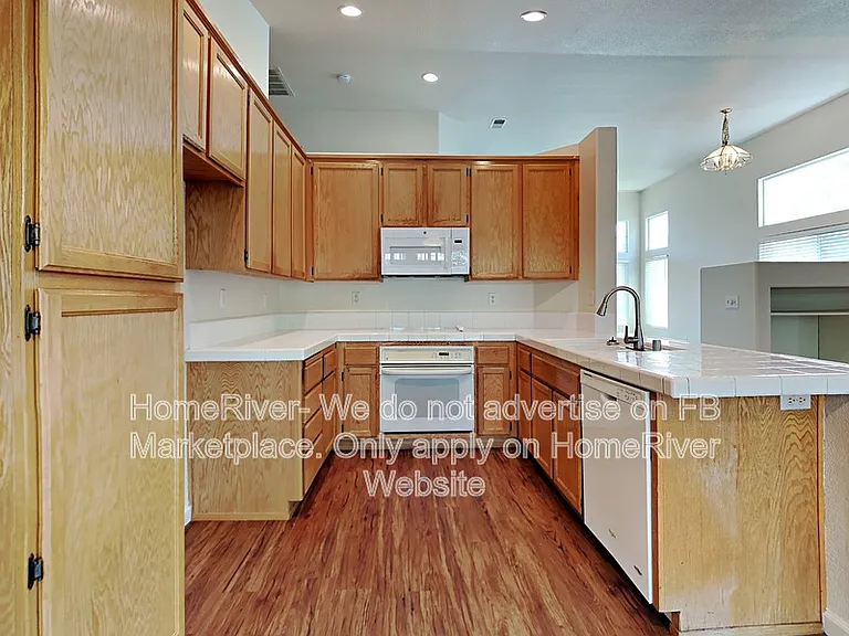 593 Fisher Cir — Photo 6