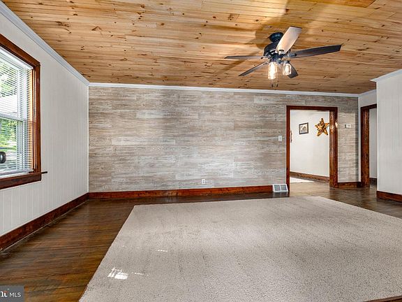 3rd image of 31 Mountain Rd