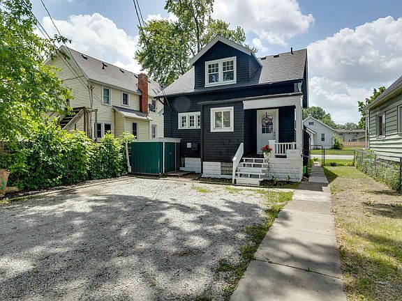 4th image of 1407 Lapeer Ave