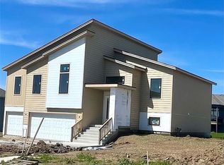 1226 NE 122nd St, Kansas City, MO 64165