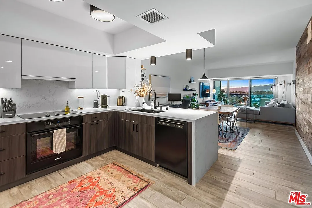 1 bed, 1.5 bath, 997 sqft, $4,850 — Photo 1